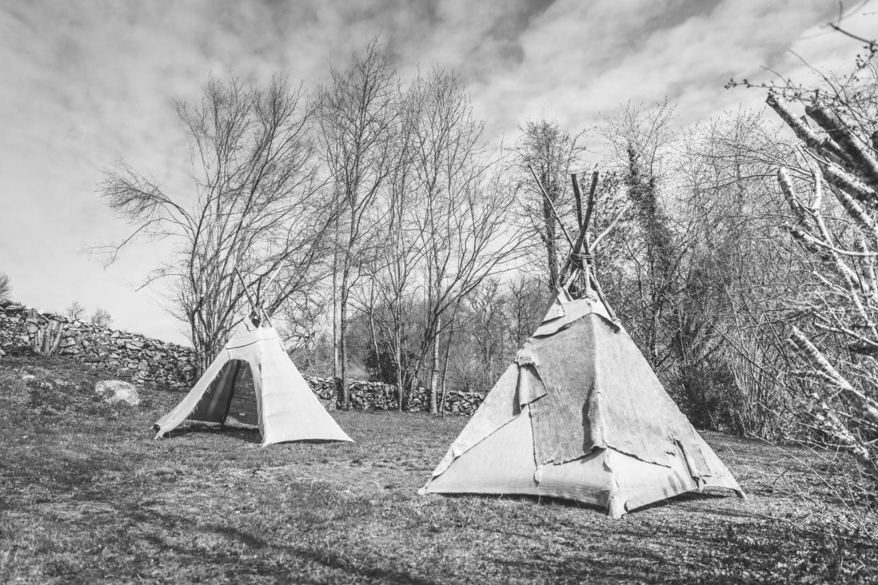 Voyage Spatio-Temporel Poussanges Exterior foto